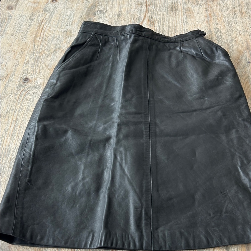 Vintage Elegant Black Leather Skirt side pockets and back slit